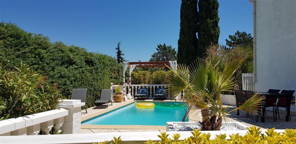 Villa T3 A 10' De Cassis - Piscine Privee Et Cuisine D'Ete Exterieure Carnoux-en-Provence Екстериор снимка