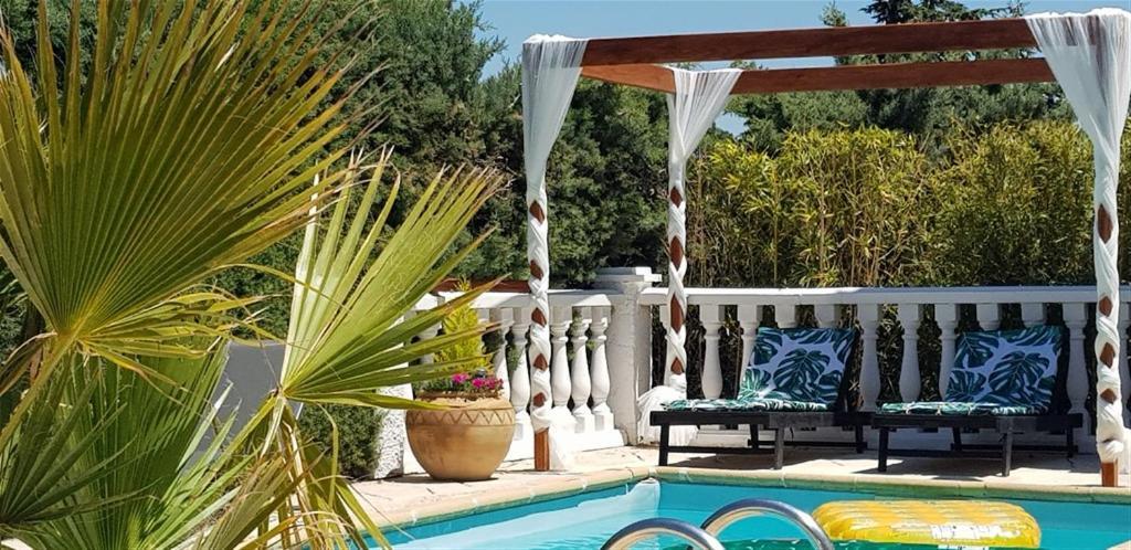 Villa T3 A 10' De Cassis - Piscine Privee Et Cuisine D'Ete Exterieure Carnoux-en-Provence Екстериор снимка